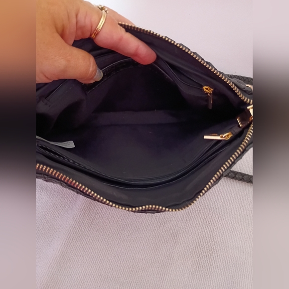 Sondra Roberts Squared Chic Black With Gold Accents Woven Purse. - Picture 7 of 12